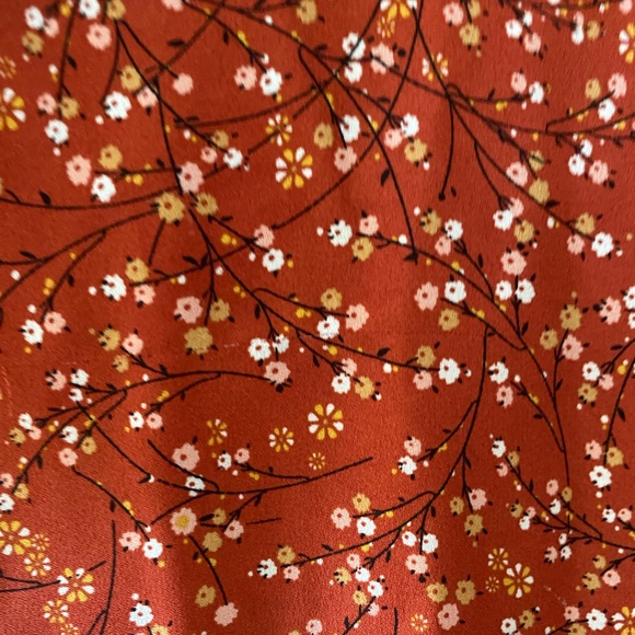 Layered Sleeve Floral Blouse - Picture 3 of 4